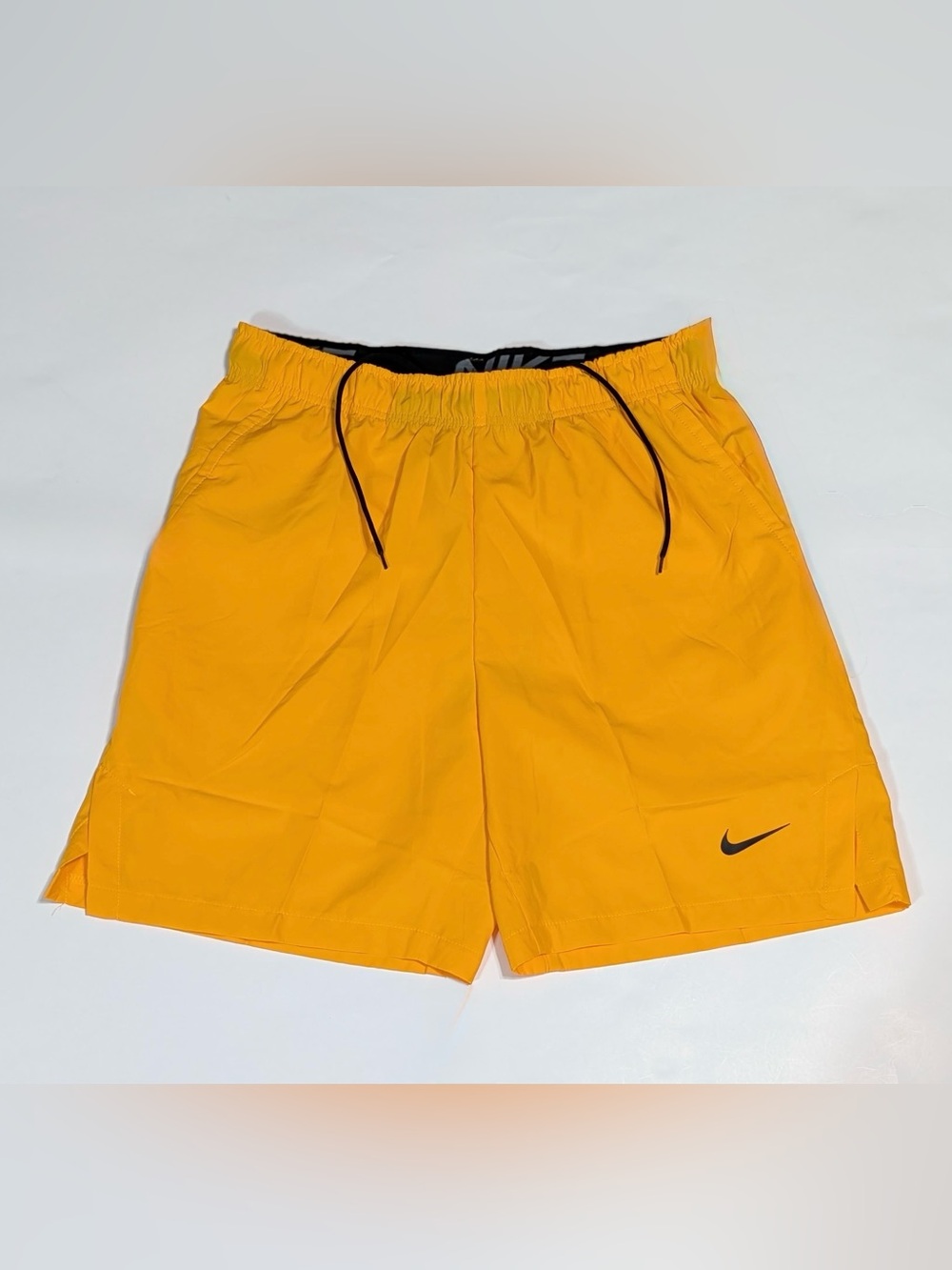 Nike court flex Men’s Athletic Shorts yellow with Black Drawstring FQ1885-716